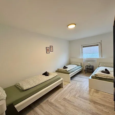 Modernes 1 Fuer Monteure Mit Parkplatz In Appartement
