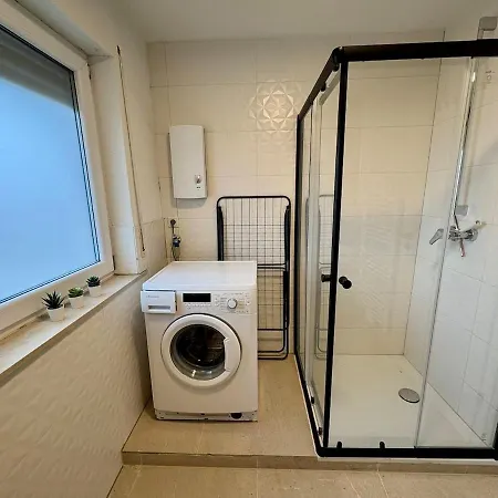 Modernes 1 Fuer Monteure Mit Parkplatz In