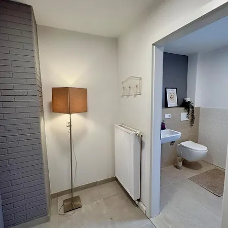 Modernes 1 Fuer Monteure Mit Parkplatz In Apartament Lampertheim