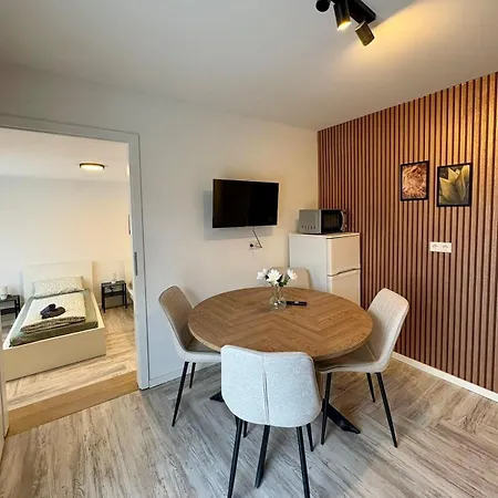 Modernes 1 Fuer Monteure Mit Parkplatz In *