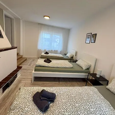 Modernes 1 Fuer Monteure Mit Parkplatz In *