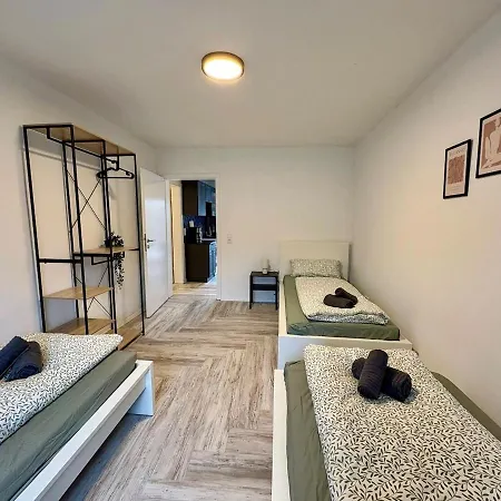 Modernes 1 Fuer Monteure Mit Parkplatz In Appartement *