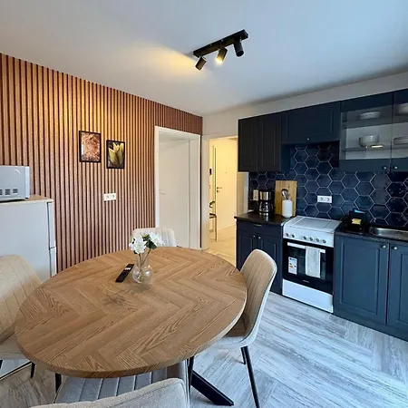 Modernes 1 Fuer Monteure Mit Parkplatz In Apartament Lampertheim