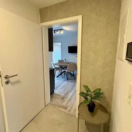 Modernes 1 Fuer Monteure Mit Parkplatz In Lampertheim