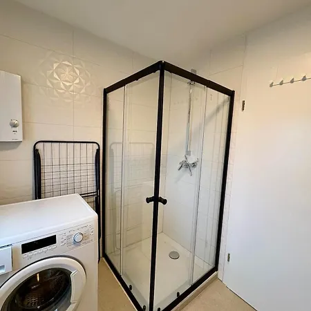 Modernes 1 Fuer Monteure Mit Parkplatz In *