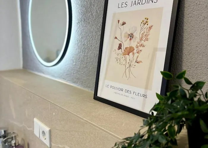 Modernes 1 Fuer Monteure Mit Parkplatz In Apartment