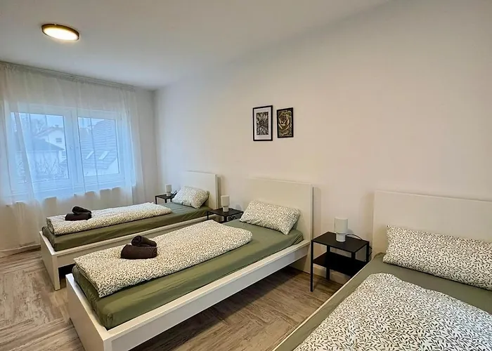 Modernes 1 Fuer Monteure Mit Parkplatz In Apartment